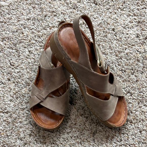 Stylish V Italia Women’s Sandals – Size 7 - Picture 2 of 7